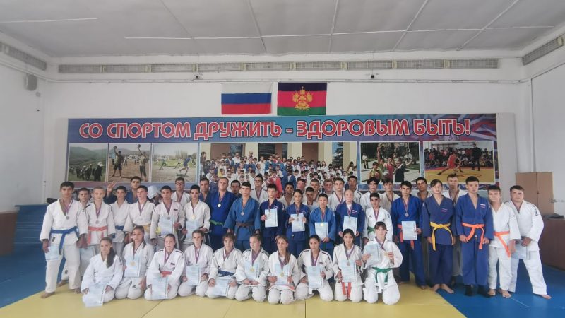 В Крымске прошли краевые соревнования по дзюдо среди юношей и девушек