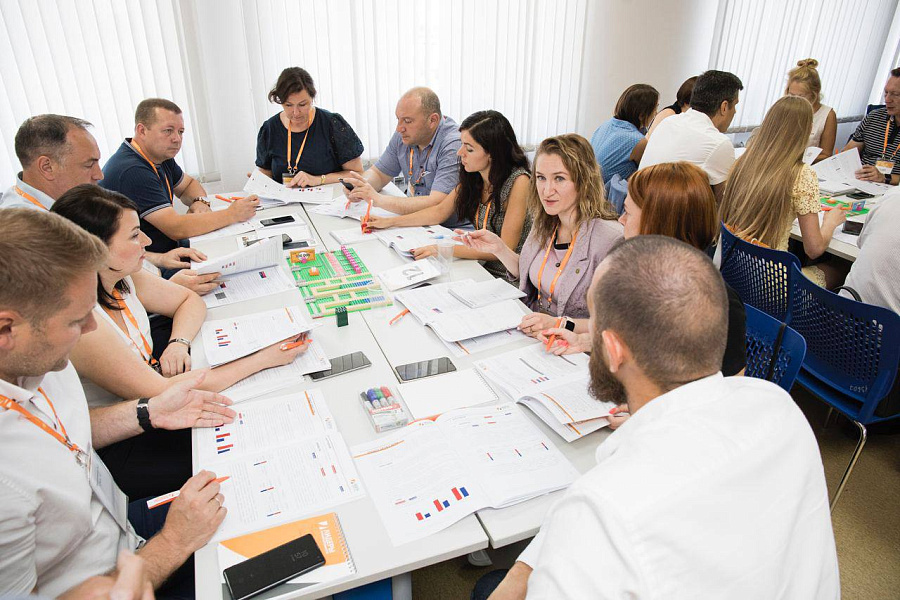 Переподготовку по программе «Лидеры производительности» проходят 12 управленцев из Краснодарского края