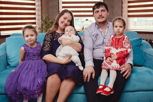 Многодетные супруги из Калининского района стали победителями Всероссийского конкурса «Семья года»