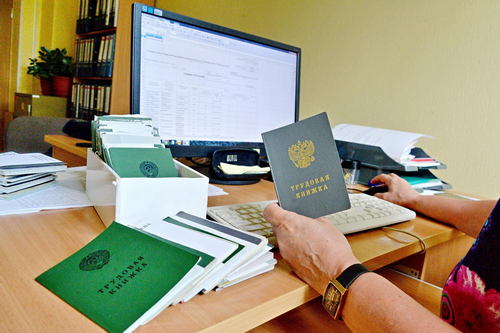 До 31 октября работодатели Кубани должны уведомить сотрудников о возможности перехода на электронную трудовую книжку