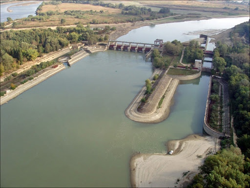 С 27 сентября закрывают на полтора года плотину на реке Кубань в Абинском районе