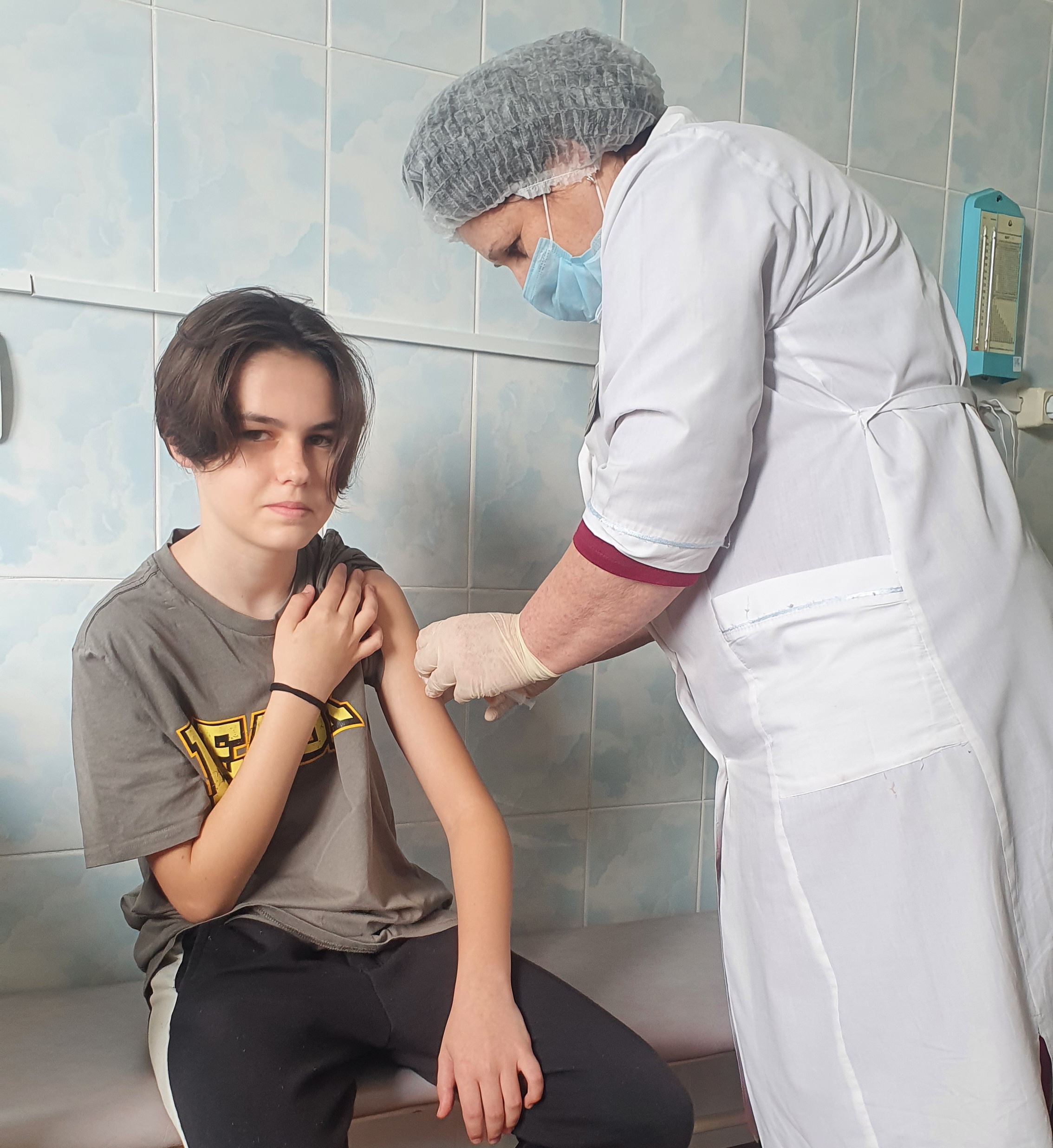 Добровольно бесплатно – вакцинация подростков