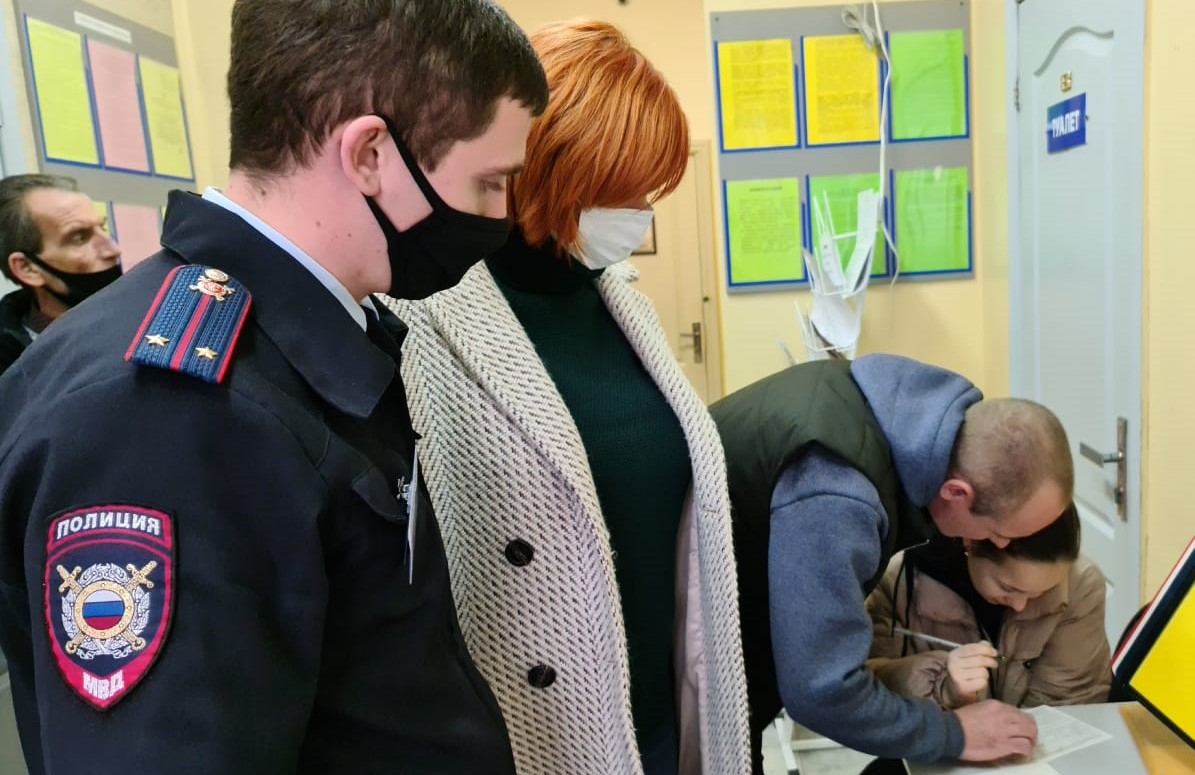 Калининские полицейские провели мероприятие «Госуслуги для граждан»