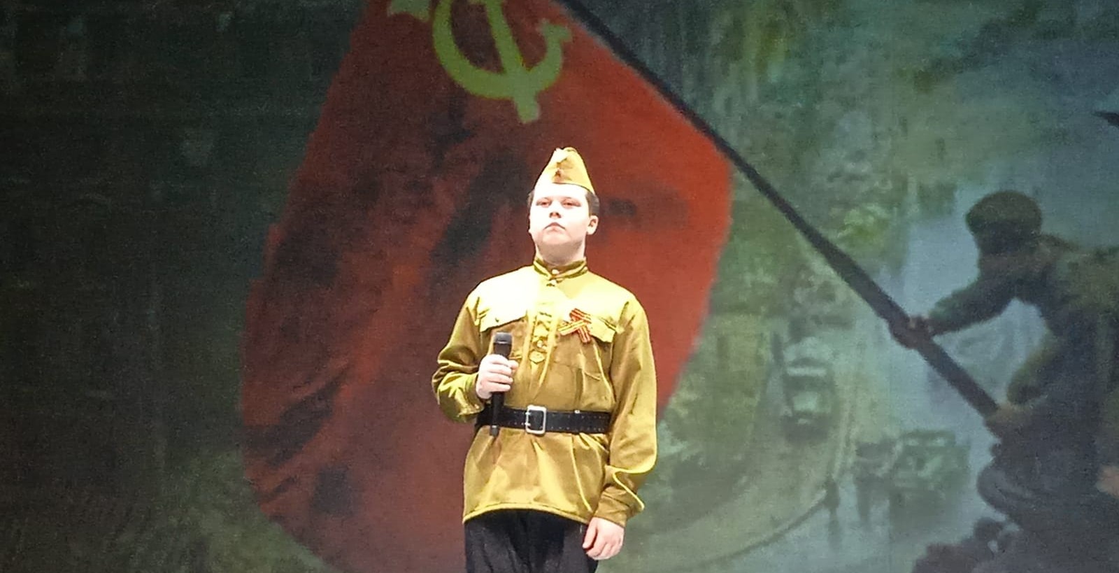 На краевом военно-патриотическом фестивале «Песни Победы» выступили ученики пятой школы