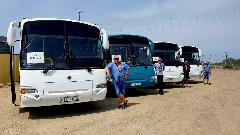 Четыре автобуса предпринимателя из Калининского района уехали на Украину