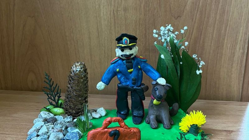 Транспортные полицейские Анапы совместно с общественниками провели конкурс детского творчества «Полицейский Дядя Степа»