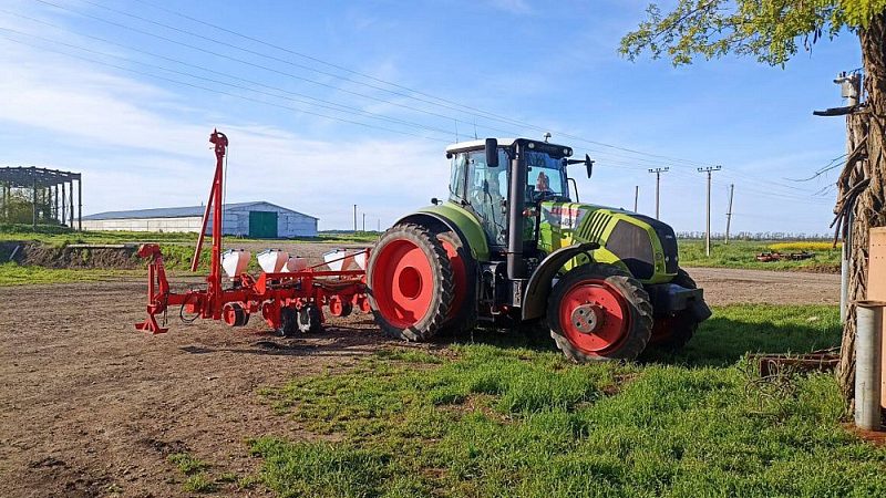 Сельскохозяйственное предприятие в Калининском районе подготовит технику для полей по бережливым технологиям