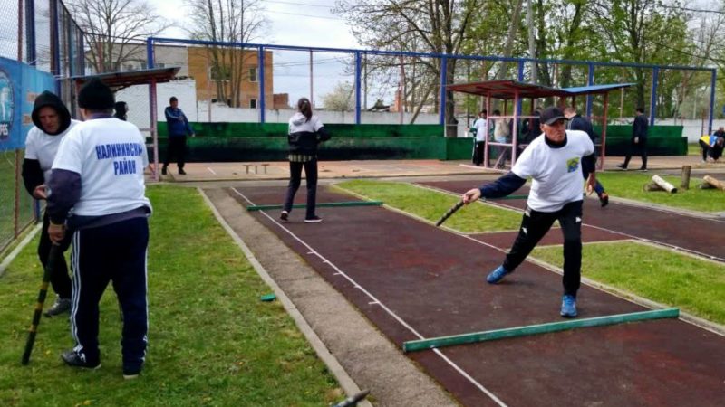 В Ленинградской прошли краевые соревнования по городошному спорту среди ветеранов физической культуры и спорта Кубани!