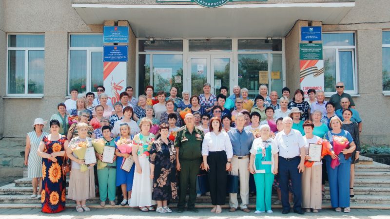 От сердца к сердцу: как ветераны Калининского района пишут историю доброты и единства
