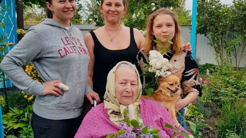 Была ударником коммунистического труда, депутатом районного и сельского совета