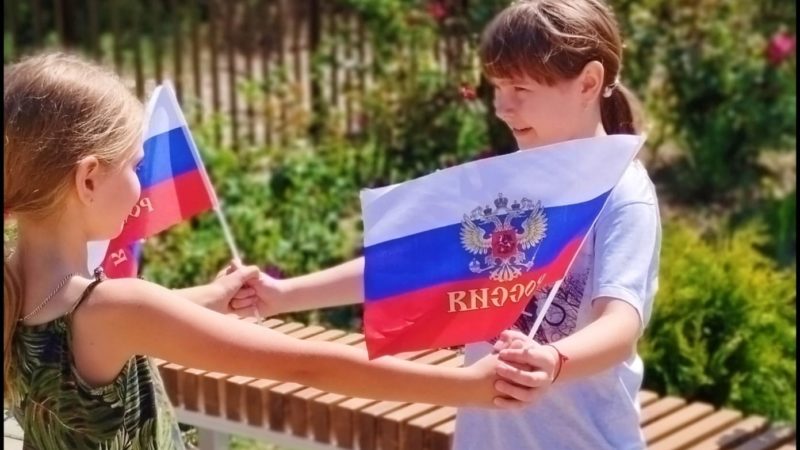 Три цвета праздника