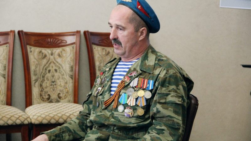 Товарищ старшина, друг, наставник, муж и отец —  настоящий герой!