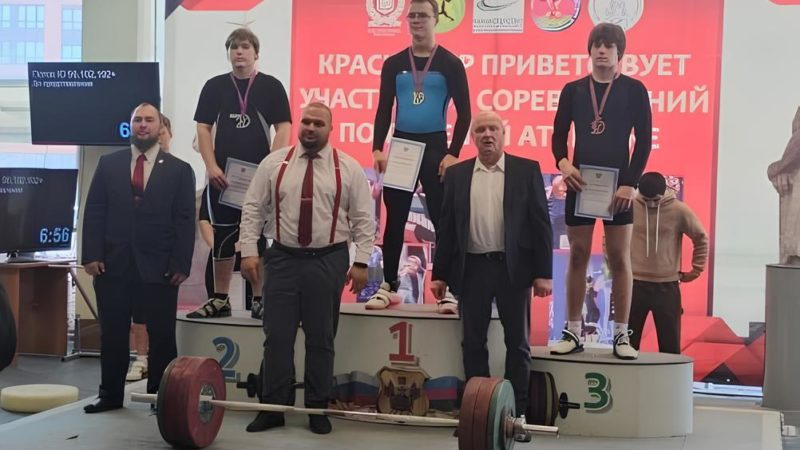 Свой среди старших