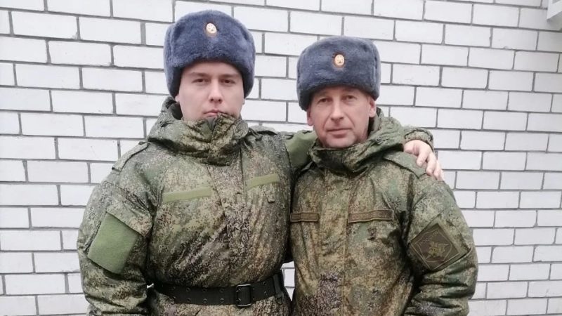 Отец на фронте, а сын в тылу радеют о любимой Отчизне