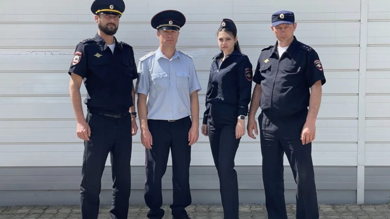 За закрытыми дверями